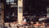 קפה הלל בירושלים , ישיבה בחוץ , ברחוב הלל
